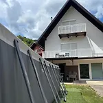 Vikendica Katarina Сasa de vacaciones *